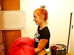 Падлетак чысціць свой член