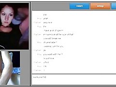 Мілыя лэдзі, паказваючы сіські, і глыбока смактаць яе палец